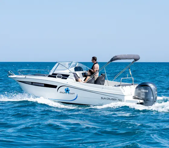 Pacific Craft 750 Sun Cruiser en navigation