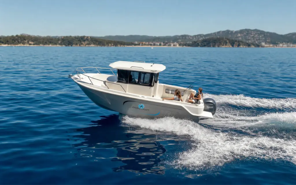 Pacific Craft 750 Timonier with Yamaha engine during sea trials