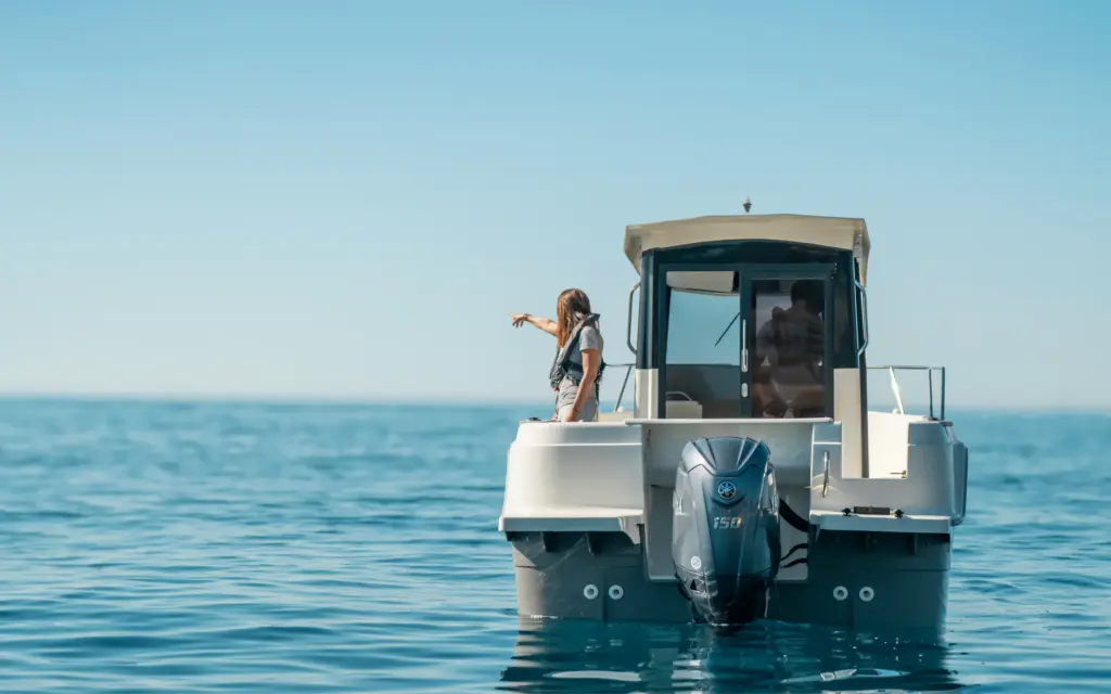 Intérieur de la cabine du Pacific Craft 750 Timonier