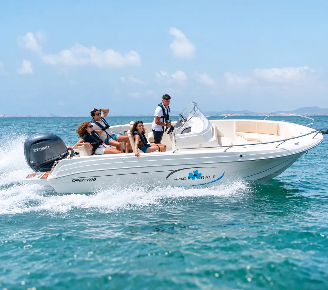 Pacific Craft 695 Open en navigation