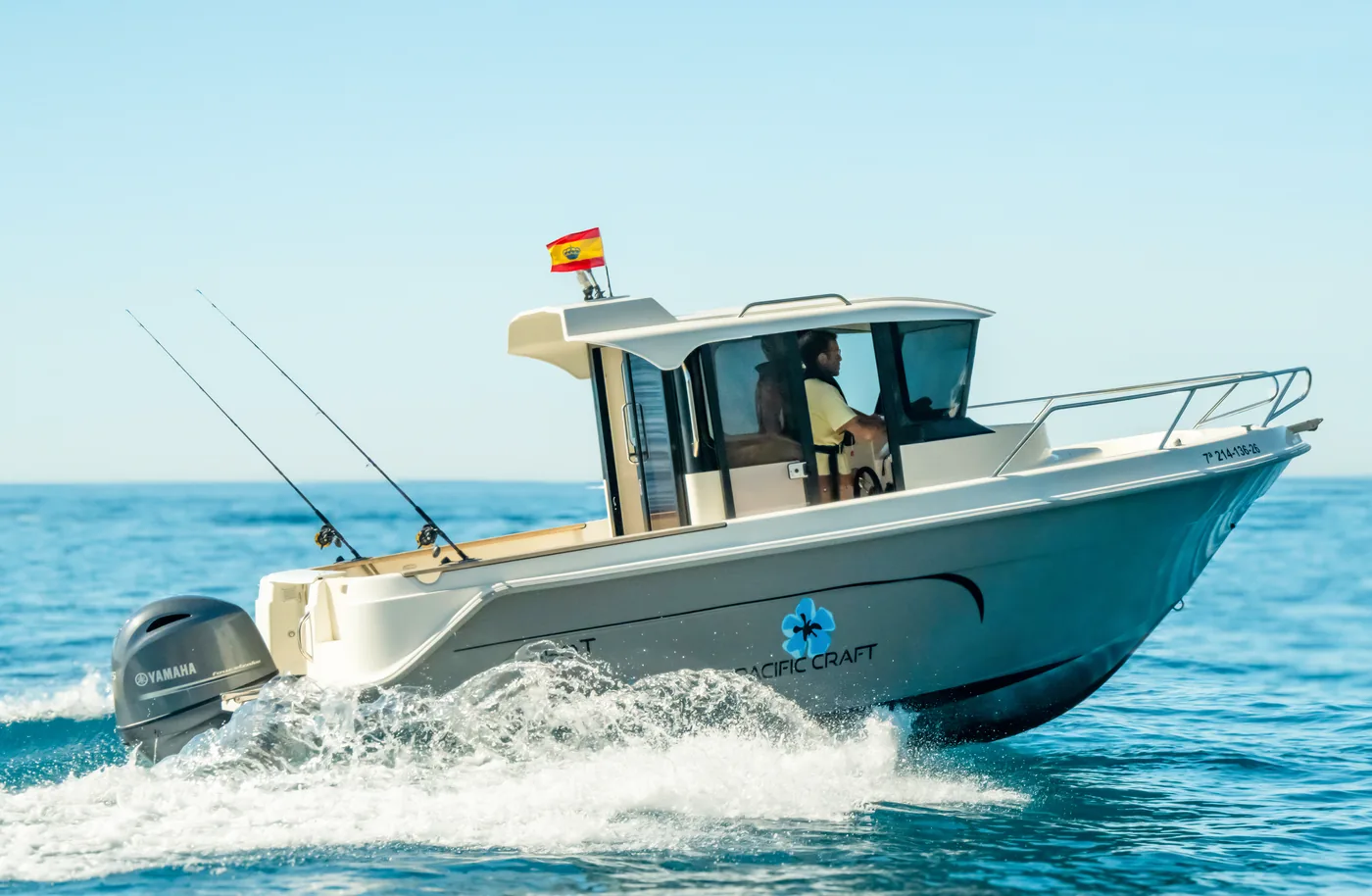 Bateau de la gamme en navigation